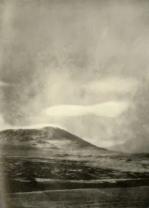 Ernest Shackleton Stampe: Dumb-Bell Cloud Above Erebus, c1908, (1909)