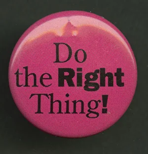 Black History Museum Objects Stampe: Pinback button stating Do the Right Thing!, 1994. Creator: Pleasant Company
