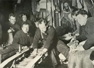 Ernest Shackleton Photos Stampe: Preparing A Sledge During the Winter, 1908, (1909)