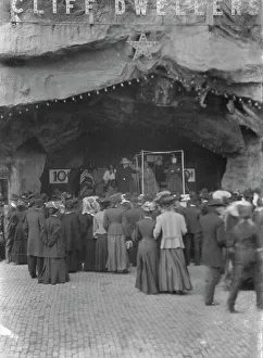 Tourist Attractions USA Stampe: Sidewalk performance or carnival performance