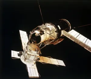 Heritage Space Images Stampe: Skylab Space Station cluster seen from Command Module 3, 1973. Creator: NASA