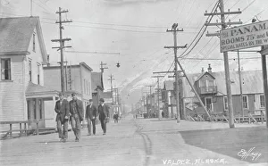 Early 1900s Street Photography Stampe: Street scene, between c1906 and c1915. Creator: Unknown