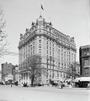 Washington DC Buildings Stampe: Willard's Hotel, Washington, c1902. Creator: William H. Jackson