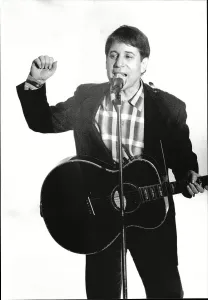 Stampe di Il cantante Paul Simon sul palco al festival pop di Sanremo, 1987 Pop E Rock Stampe: Paul Simon