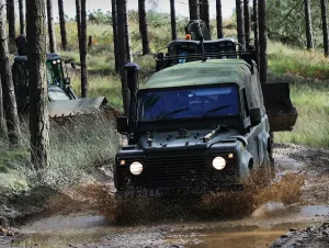 Stampe di I membri del 131 Squadrone Commando che conducono un esercizio di addestramento ingegneristico con Land Rover L'esercito Britannico Stampe: 131 Squadrone di Addestramento Comando