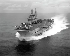 Marina Reale Stampe: Immagine dell'HMS Eagle, vista qui negli ultimi anni sessanta.