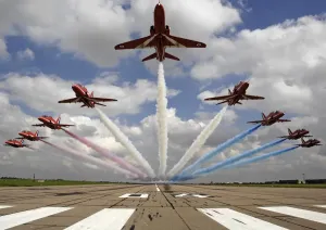 Frecce Rosse Stampe: Flypast a basso livello.