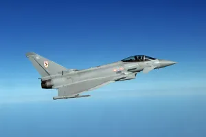 Stampe di Un aereo Typhoon del 29° Squadrone della Royal Air Force è fotografato ad alta quota sopra il Mare del Nord Immagini datate 2008: Typhoon