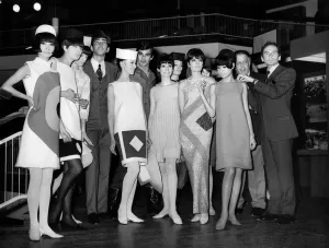 00031 Stampe: La moda degli anni '60. La principessa Margaret e Lord Snowdon hanno partecipato a una gala di beneficenza a