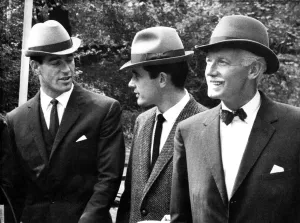 00031 Stampe: Moda anni '60. Questi cappelli sono di una nuova gamma chiamata Comet.