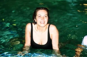 Greta Scacchi attrice in piscina settembre 1988 Dbase MSI