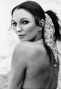 Joan Collins lattrice al festival del cinema di Cannes nel 1977 giugno 1977.