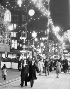 Archivio Degli Specchi Stampe: Acquistatori di Natale, Church Street, Liverpool, 12 dicembre 1976.