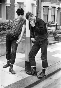 Skinhead e ragazzo Ben Sherman. 15 agosto 1970