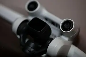 Rafforzare la visuale del sensore del drone e dell'elica del drone.
