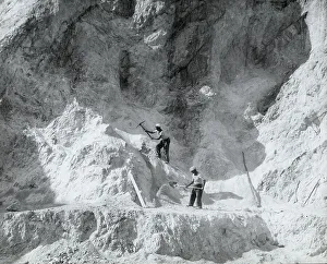 Raw Material Extraction Process Stampe: In the cave