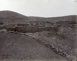 Iranian Architecture Stampe: The stone structures of a settlement in Nain