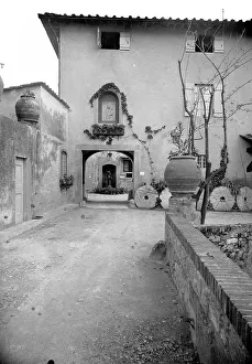 Farmhouse In Tuscany Stampe: View of a farm