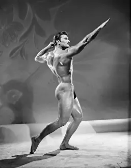Retro Fitness Models Stampe: Bodybuilder In Archer Pose c.1956