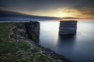 Irish Coastline Images Stampe: Cliffs of Downpatrick Head and Dun Briste sea stack