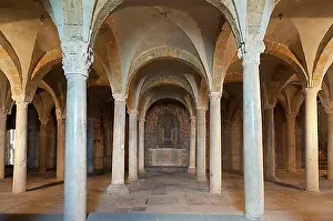 Last Resting Place Italy Stampe: Crypt with a vaulted ceiling and lots of columns