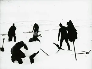 Captain Scott Expedition Stampe: Digging ice Description