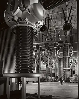 Stampe di Due ingegneri al lavoro con reattori di regolazione, General Electric, Filadelfia, Pennsylvania, USA General Electric Stampe: Due ingegneri lavorano con reattori di regolazione