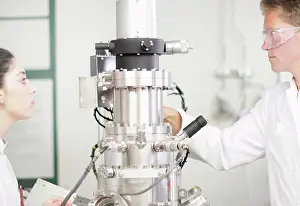 Young Adults At Work Stampe: Scientists using equipment in lab