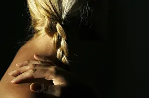 Dramatic Lighting Stampe: Abstract blonde with dramatic lighting