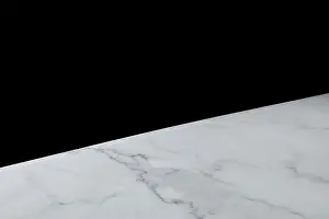 Abstract Marble Background Stampe: Abstract diagonal background with one part solid black and another white marble