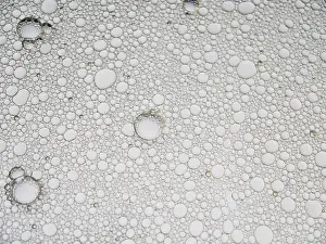 Creative Abstract Art Stampe: An abstract pattern featuring numerous bubbles in varying sizes