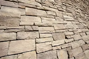 Deserted Rock Landscape Stampe: Abstract rock wall background pattern