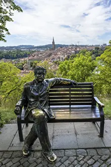 Swiss Cityscape Photography Stampe: Albert Einstein sitting on a bench