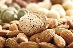 Studio Shot Backgrounds Stampe: Almonds and mixed nuts, full format