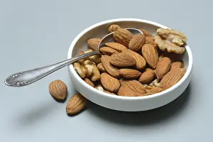 Natural Nutrition Stampe: Almonds and walnuts in shell with spoon
