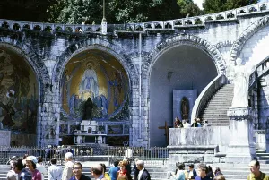 Vintage Church Architecture Stampe: Altars in the Basilica of the Immaculate Conception, Lourdes, France 1973