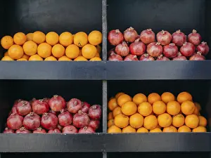 Fruit Arrangement Ideas Stampe: Apples and pomegranates as fruit composition