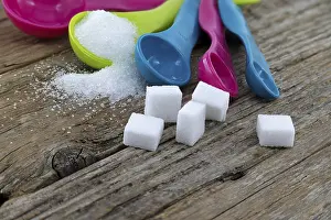 Sugar Cubes Stampe: Array of sugar presentations on a wooden table