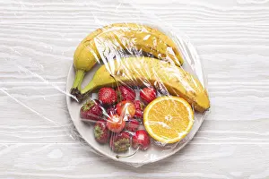 Rustic Wooden Table Setting Stampe: Assorted different fruit