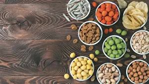 High Calorie Foods Stampe: Assortment of different snack for beer