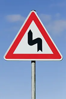 Blue Traffic Sign Stampe: Attention sharp turn