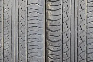 Close Up Tire Stampe: The background of the tread pattern of the car wheel