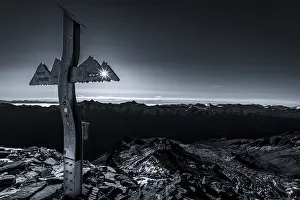 Deserted Mountain Valley Scene Stampe: Backlit summit cross of the Lyfispitze