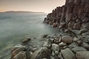 Columnar Basalt Stampe: Basalt columns, columnar basalt