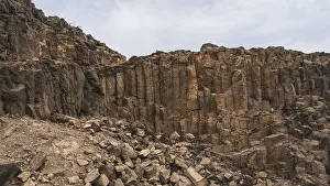 Volcanic Rock Formations Spain Stampe: Basalt columns, Viewpoint of the columns