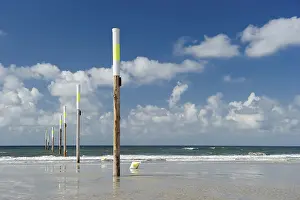 Nordfriesland Shoreline Stampe: Beach and marker posts against the sky
