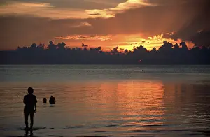Colorful Sandy Beach Stampe: Beach sunset clouds