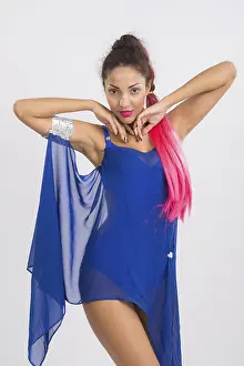 Food Photography Model Stampe: Beautiful mulatto dancer performs a dance elements