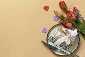 Gift Box Decoration Ideas Stampe: Beautiful table setting with gift box