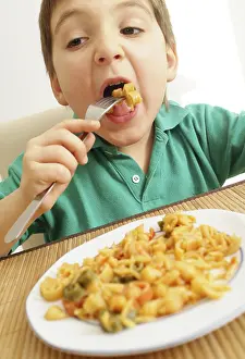 Balanced Diet For Children Stampe: Boy eats pasta dish